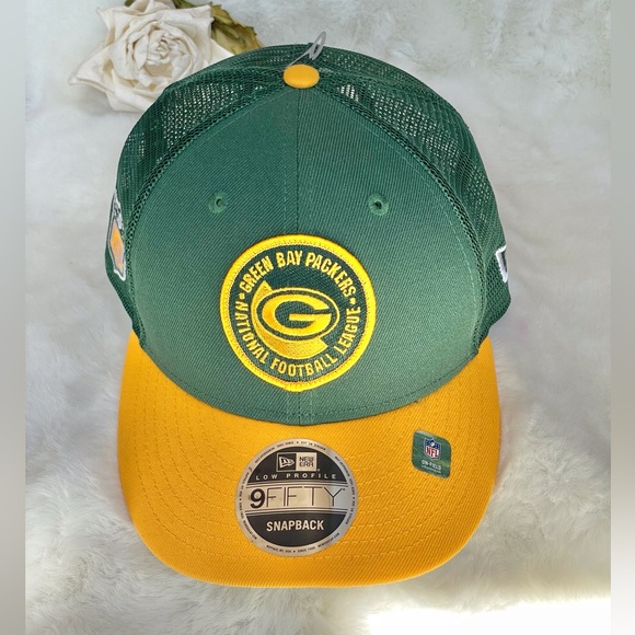 New with tags GREEN BAY PACKERS OFFICIAL NFL HAT. SNAPBACK GREEN & Gold w/logo - Picture 1 of 5